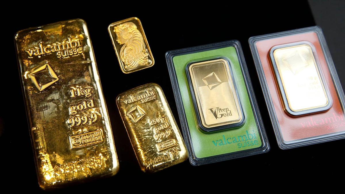 ETF investors reduce financial sector exposure as gold attracts inflows