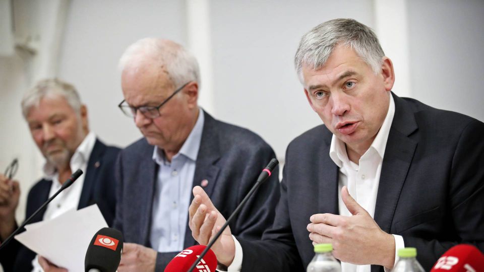 Skat undlod ved en fejl at videresende kritiske rapporter til statens ...