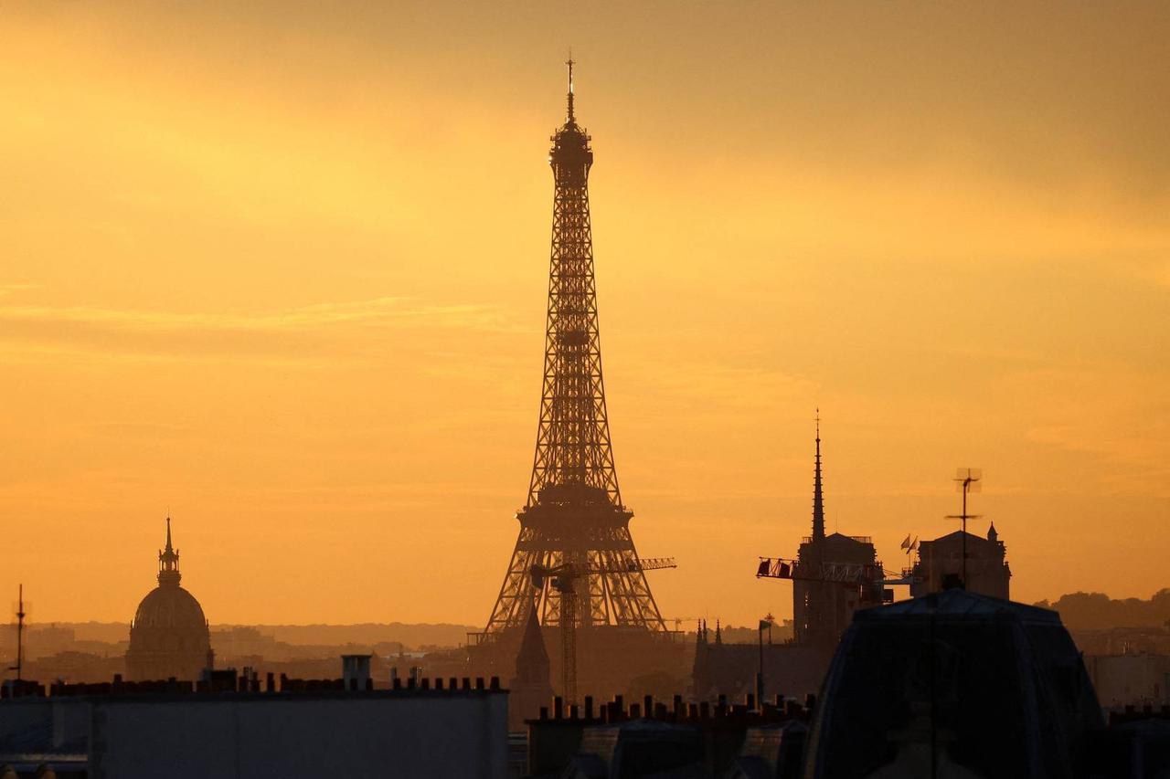 France Fiscal Crisis Signals EU Market Volatility | Cross-Border Sellers Face Currency & Compliance Risks