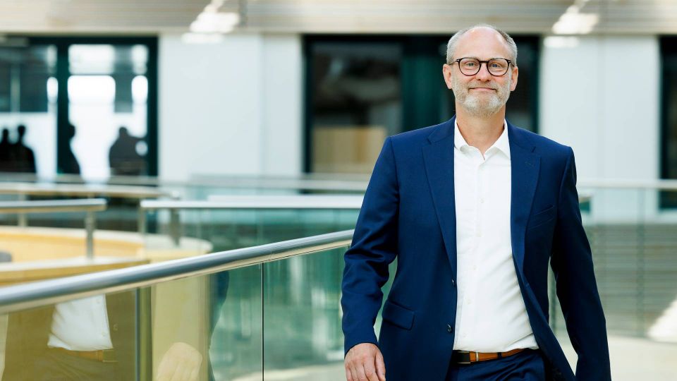 GN har på to år nedbarberet en tredjedel af tårnhøj milliardgæld