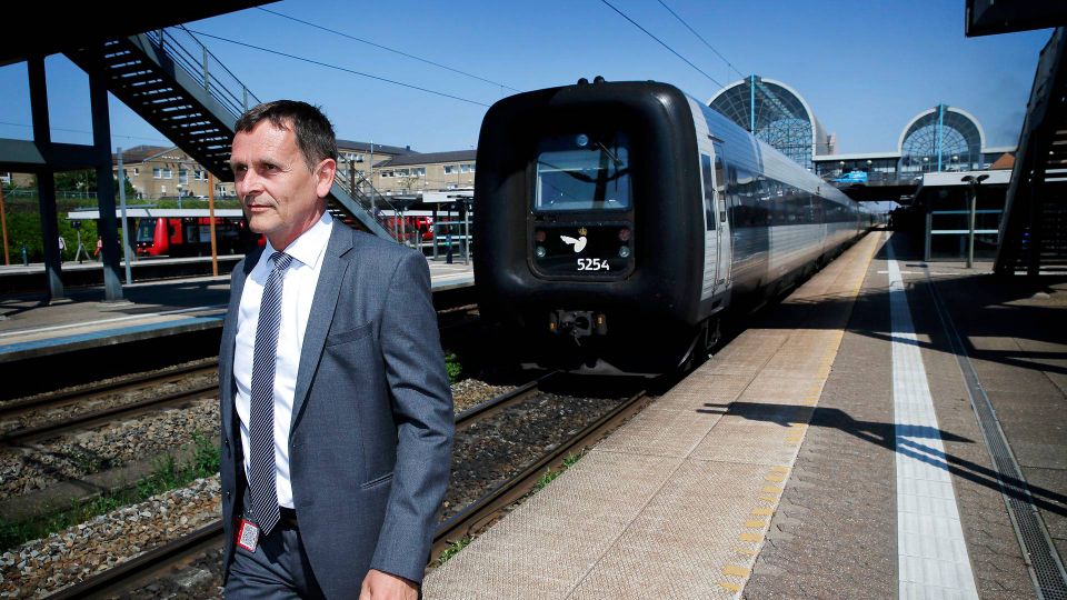 fem-m-nd-og-nul-kvinder-i-dsb-s-direktion-topchef-peger-p-problemer
