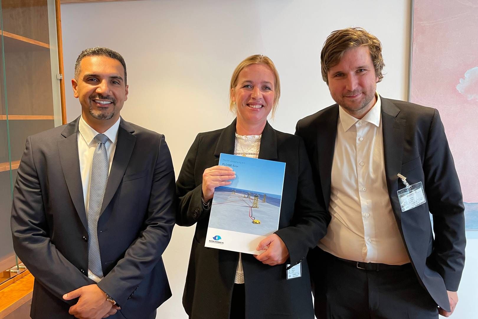 ENESTE: Kufpecs landssjef Ahmed Khalaf (tv.) og Equinor-direktørene Camilla Salthe og Thomas Foldøy Tverdal stod for årets eneste planlevering til olje- og energiministeren. | Foto: Lars Heltne