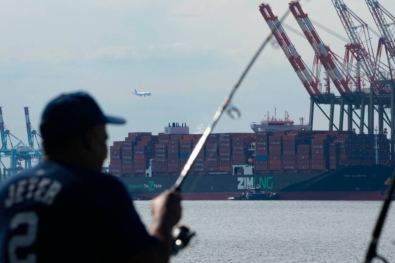Ifølge HSBC håndterer havnene på USAs østkyst mere end halvdelen af al containerimport til landet. Peter Sand tror derfor ikke, at det hele kan omdirgeres til Canada, men regner derimod med, at mere gods vil finde vej til vestkysten i USA. | Foto: Bryan R. Smith/AFP/Ritzau Scanpix