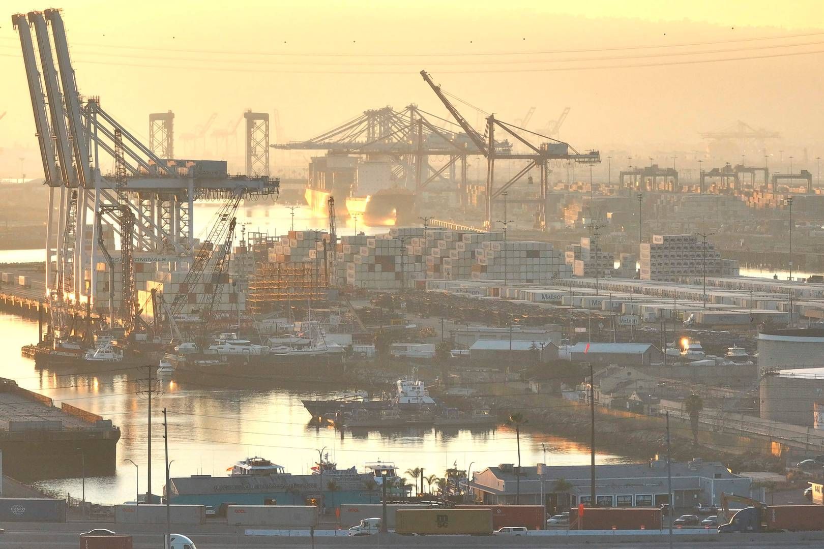 ”Det er en bemærkelsesværdig milepæl, som vi skylder vores partnere: Kvinder og mænd fra International Longshore and Warehouse Union, vores transportører, terminaloperatører, jernbanepartnere og mange andre, hvis indsats fortsat løfter Los Angeles Havn til nye højder,” udtaler Gene Seroka. | Foto: Mario Tama/AFP/Ritzau Scanpix