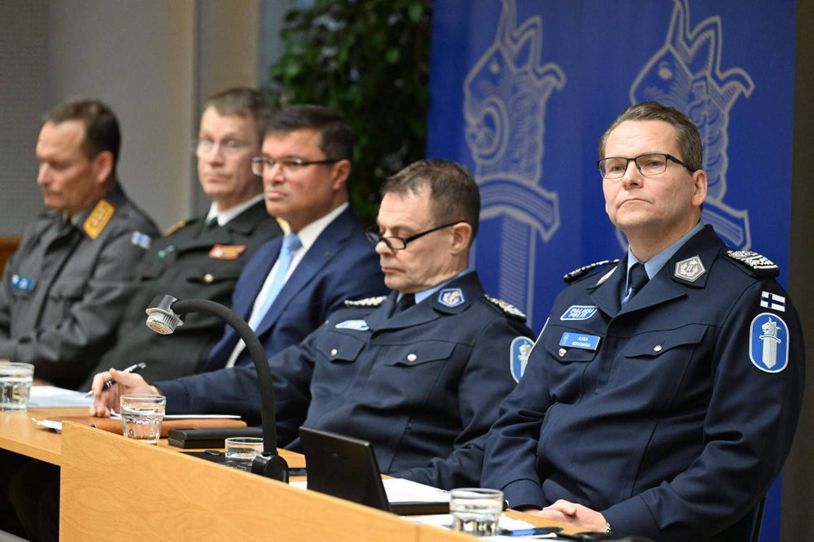 Finske myndigheder holder fælles pressemøde torsdag, efter at politi og kystvagt er gået om bord på en olietanker, der mistænkes for at have beskadiget kabler mellem Finland og Estland. | Foto: Jussi Nukari/Ritzau Scanpix