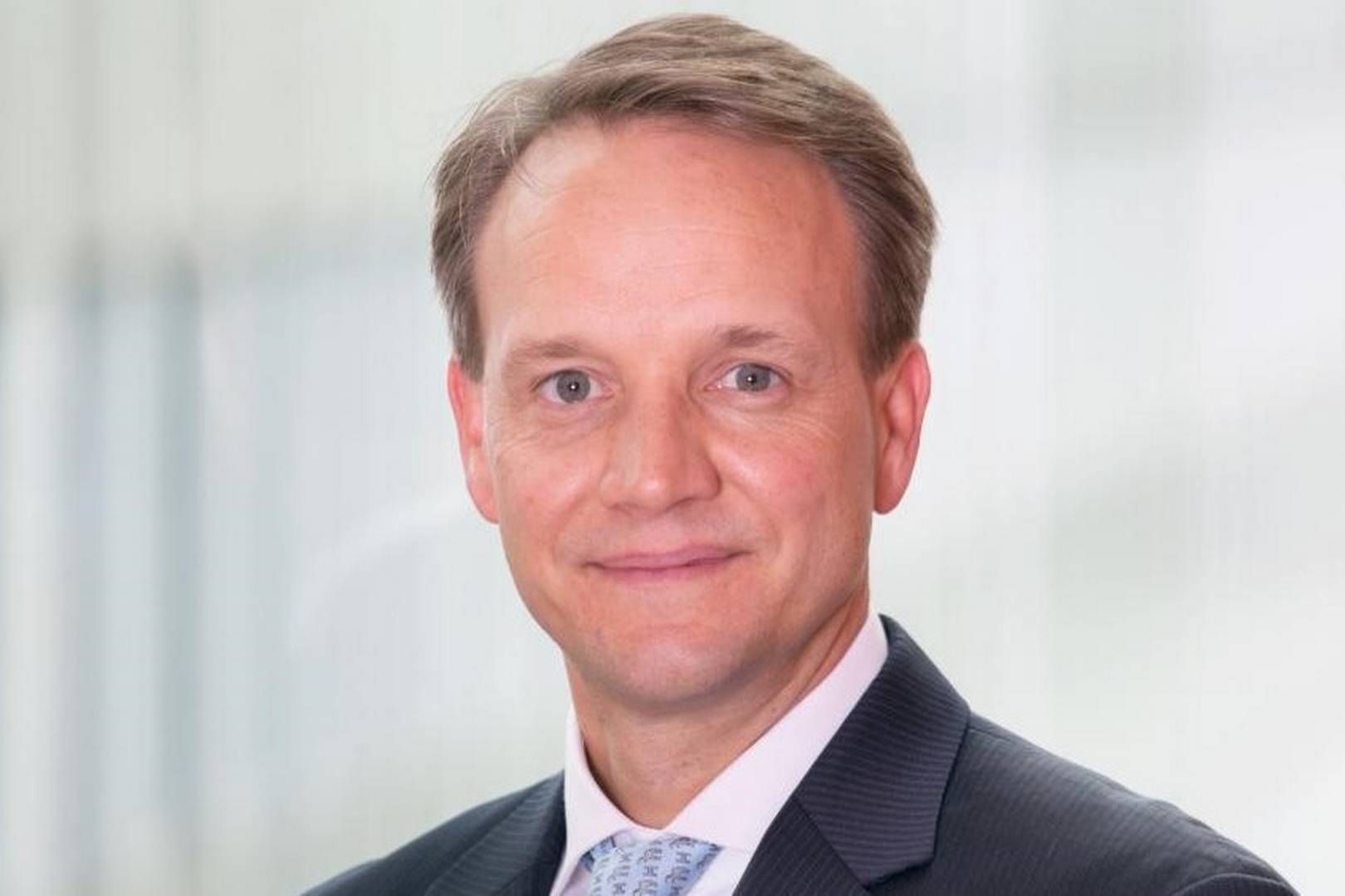 Peter Burrill wird neuer Aufsichtsrats-Chef der Standard Chartered Bank ...