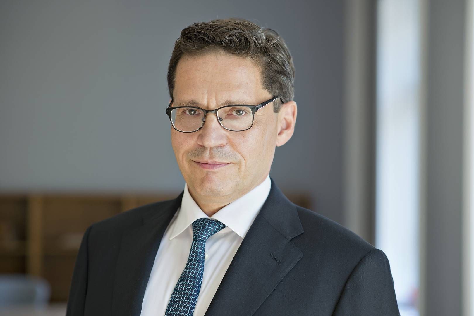 Bankföreningens Hans Lindberg gör tummen upp för att det skärpta amorteringskravet tas bort, men vill syna förslaget i sin helhet. | Foto: Bankföreningen