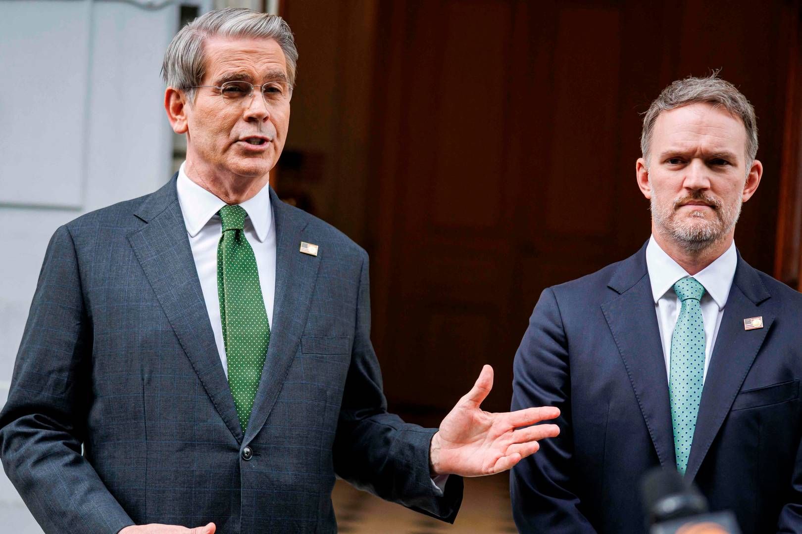 USA's finansminister Scott Bessent (tv.) og USA's handelsrepræsentant Jamieson Greer taler til medierne efter samtaler mellem højtstående amerikanske og kinesiske embedsmænd om toldsatser i Genève, Schweiz. Amerikanske embedsmænd gav udtryk for optimisme efter handelsforhandlinger med Kina, der havde til formål at nedtrappe handelsspændingerne, som præsident Donald Trumps aggressive toldudrulning havde udløst. | Foto: Valentin Flauraud/AFP/Ritzau Scanpix