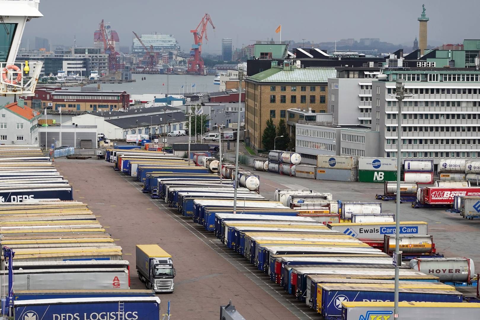 Lastvognstrailere står på en parkeringsplads på havnen i Göteborg. | Foto: Soeren Stache/AP/Ritzau Scanpix