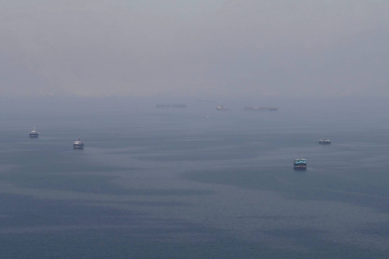 Skibe sejler mod Hormuz-strædet, hvor en stor del af verdens olie sejles igennem. Arkivfoto. | Foto: Hamad I Mohammed