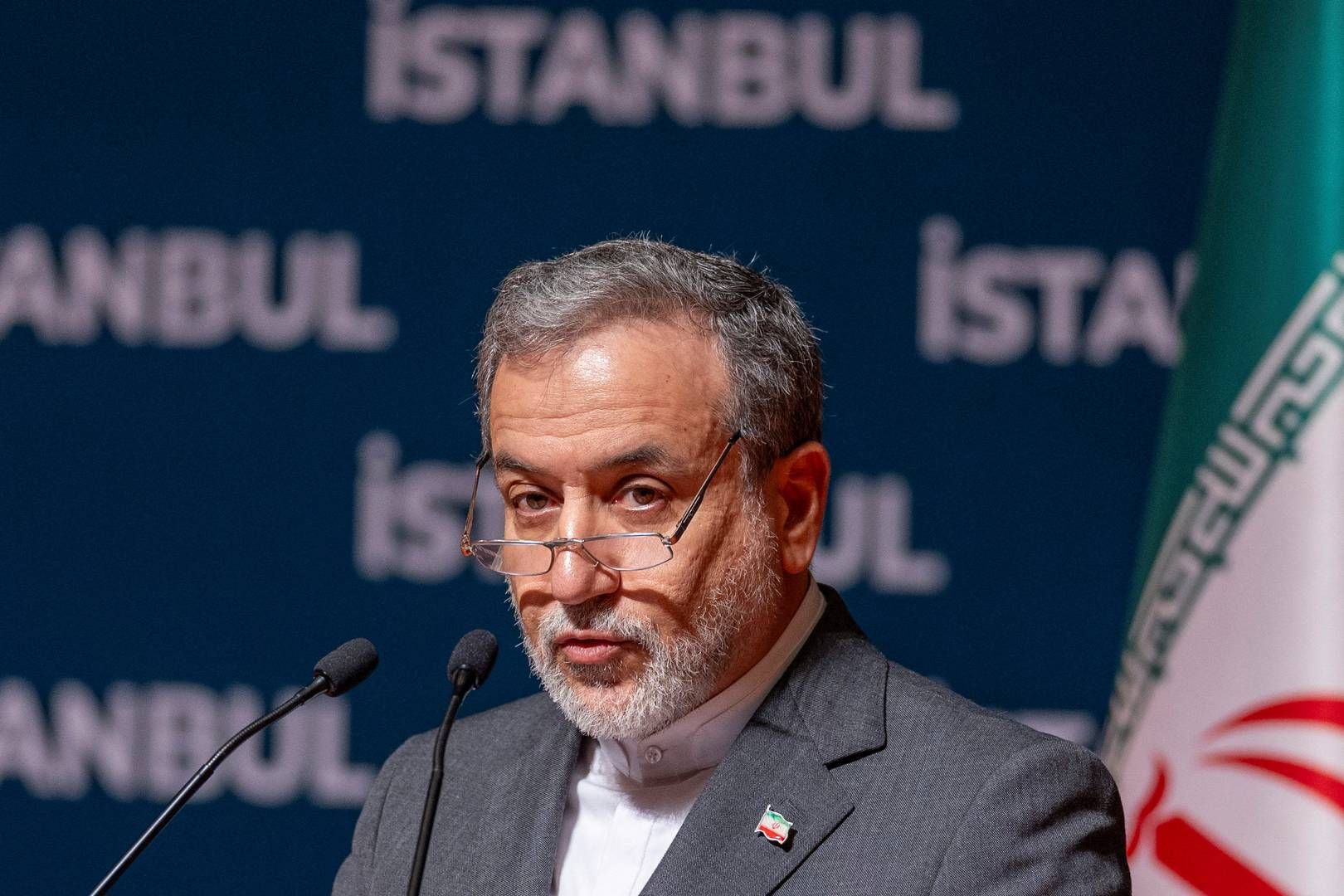 Irans udenrigsminister Abbas Araqhchi taler under en pressekonference i Istanbul. | Foto: Umit Bektas