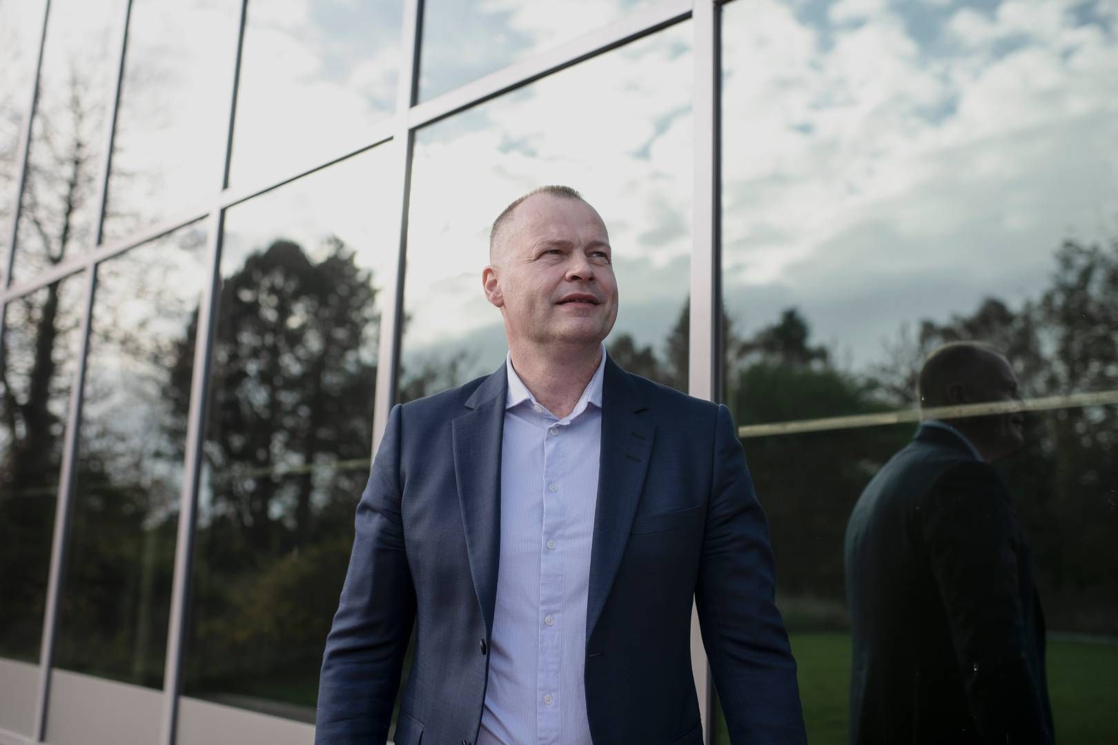 ”Vi har altid købt lidt ekstra jord ved siden af centrene. Det var også, det Ikea gjorde i ”gamle dage”, hvor de købte alt jord rundt omkring sig. Det gjorde de for at være sikre på, hvad de selv skulle og også for at styre, hvilke detailhandlere der kom omkring dem,” siger Plantorama-ejer Peter Vang Christensen. | Foto: Liv Kastrup
