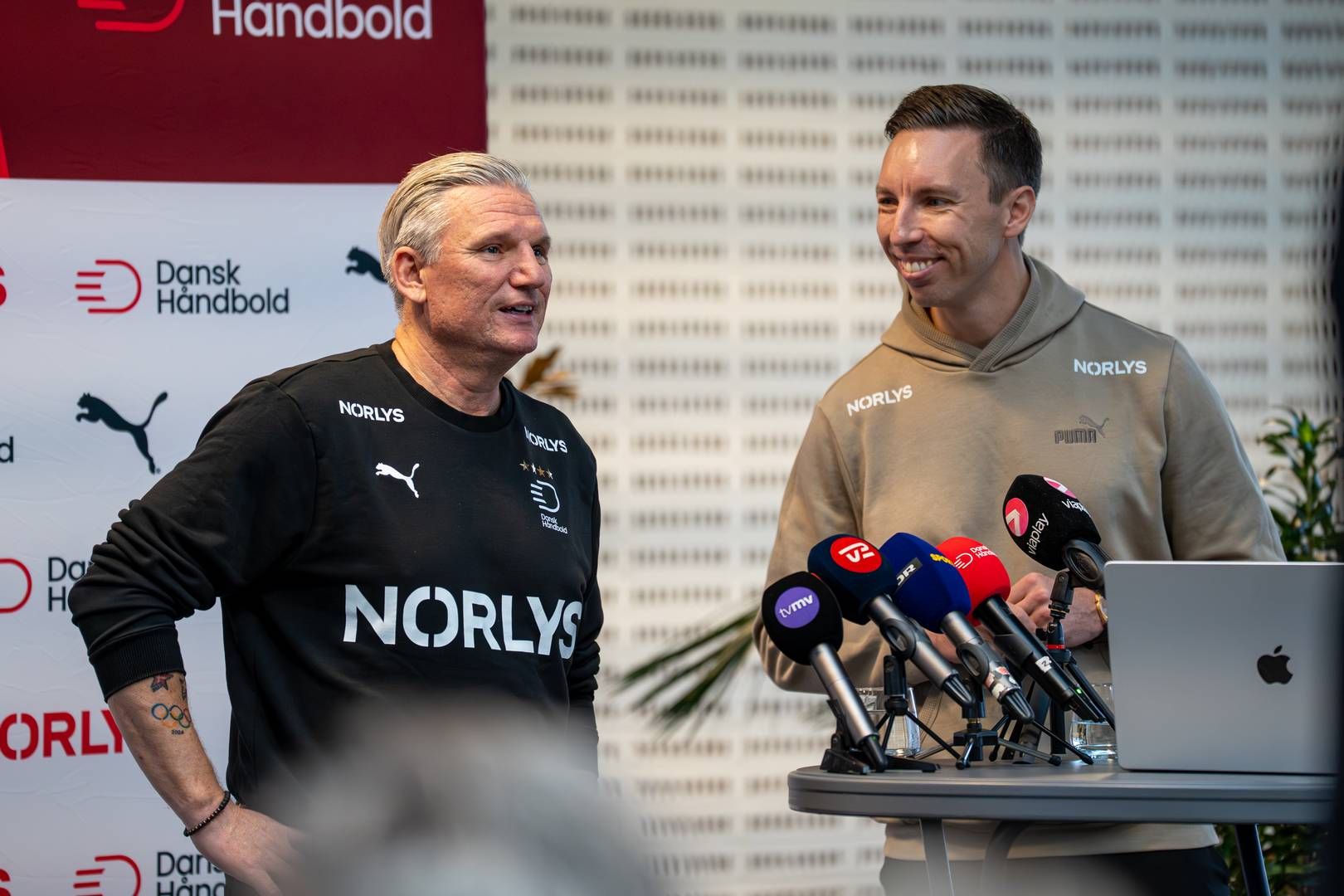 ”Jeg har været enormt glad i mit job, men nu har jeg fået den her spændende mulighed for at træde ind på et nyt område, der er et centralt ben i organisationens forretningsstrategi. Det er godt at blive udfordret, og det bliver jeg her, samtidig med at jeg beholder mine fantastiske kolleger, så det er perfekt.” - Jens Jacob Juulsager, PA-ansvarlig i DanskHåndbold.