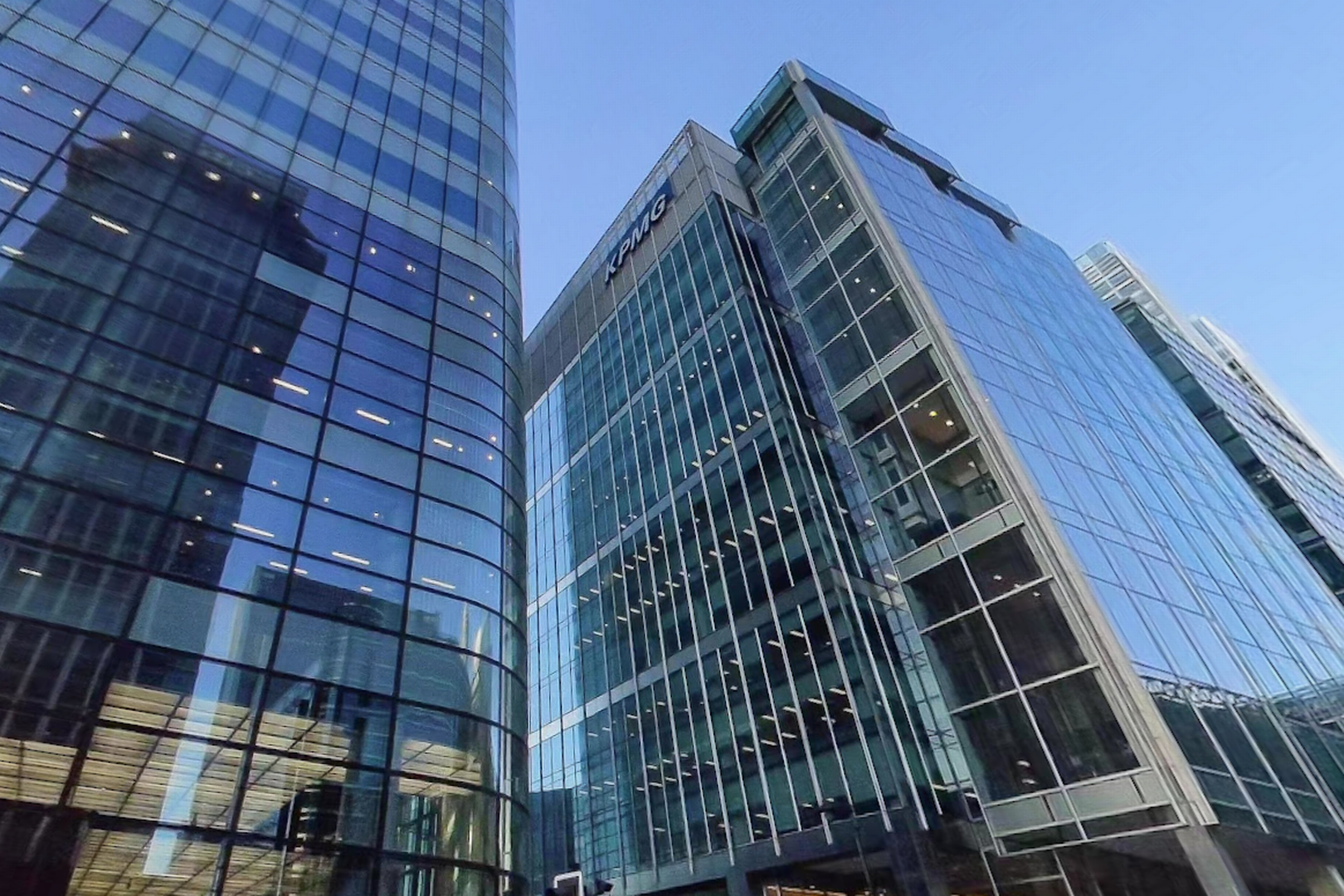 SLÅR KONKURRENTER: KPMG, med hovedkontor her i London, har for første gang på over ti år høyere gjennomsnittlig partnerlønn i Storbritannia enn både PwC og EY. | Foto: Google Street View