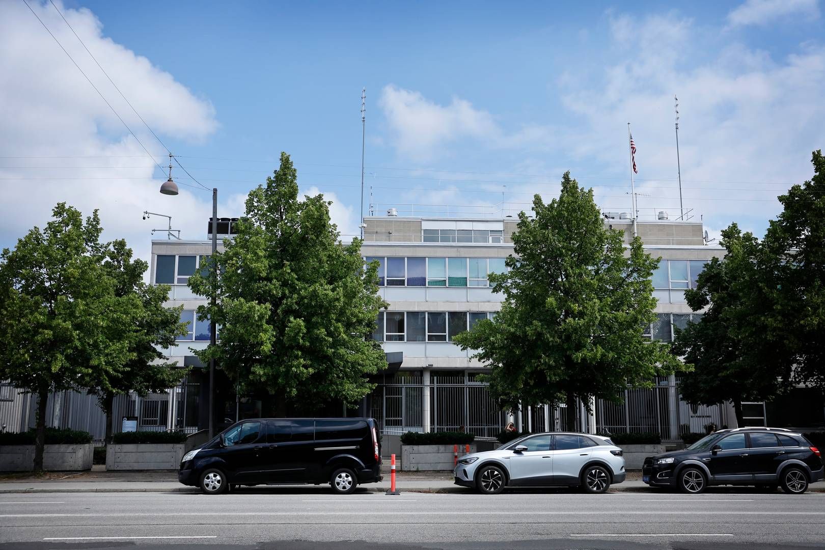 Copenhagen Capital har købt ejendommen beliggende på Dag Hammarskjölds Allé 13, som kigger direkte på Dag Hammarskjölds Allé 7, hvor den amerikanske ambassade i København er beliggende. | Foto: Jens Dresling