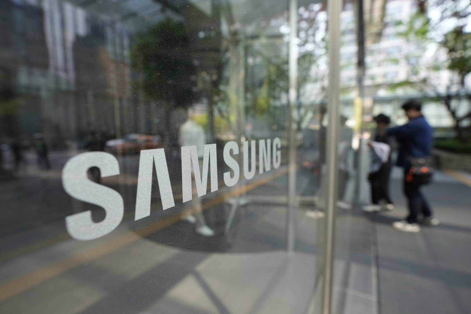 TETTER GAPET: Samsung-aksjen er opp 30 prosent på selskapets KI-fremgang. | Foto: AP Photo/Ahn Young-joon