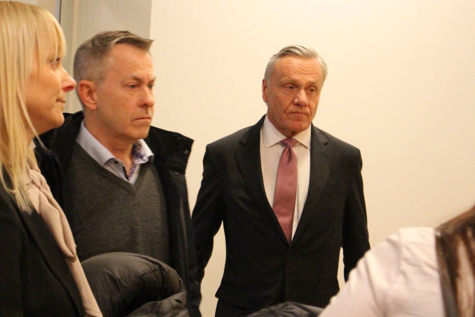 BISTÅR: Arntzen Grette-partner Terje Granvang (t.h.) bistår Gunnar Golin Strøm. | Foto: Alexandra Lunstøeng / AdvokatWatch