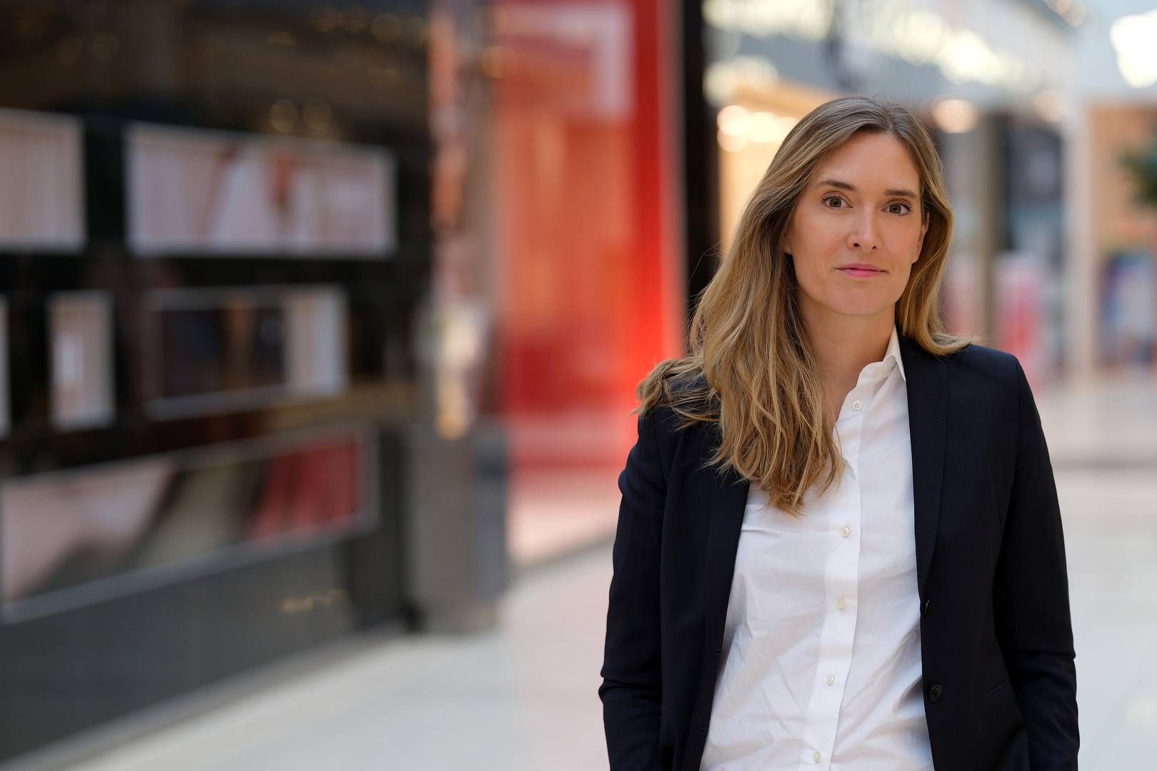 Louise Aggerstrøm, chefanalytiker og privatøkonom i Danske Bank, peger på, at faldende råvarepriser ikke automatisk slår fuldt igennem i detailleddet. | Foto: Danske Bank Pr