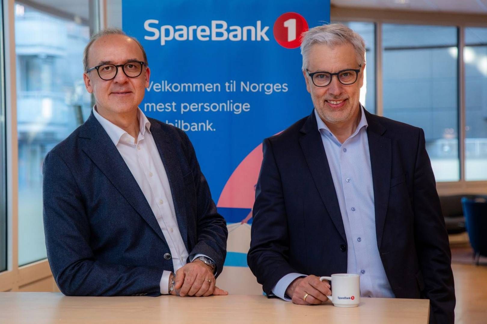 Mario Blazevic, administrerende direktør i Tieto Banktech (t.v.), og Espen Kjølberg, administrerende direktør i Sparebank 1 Utvikling. | Foto: SpareBank 1