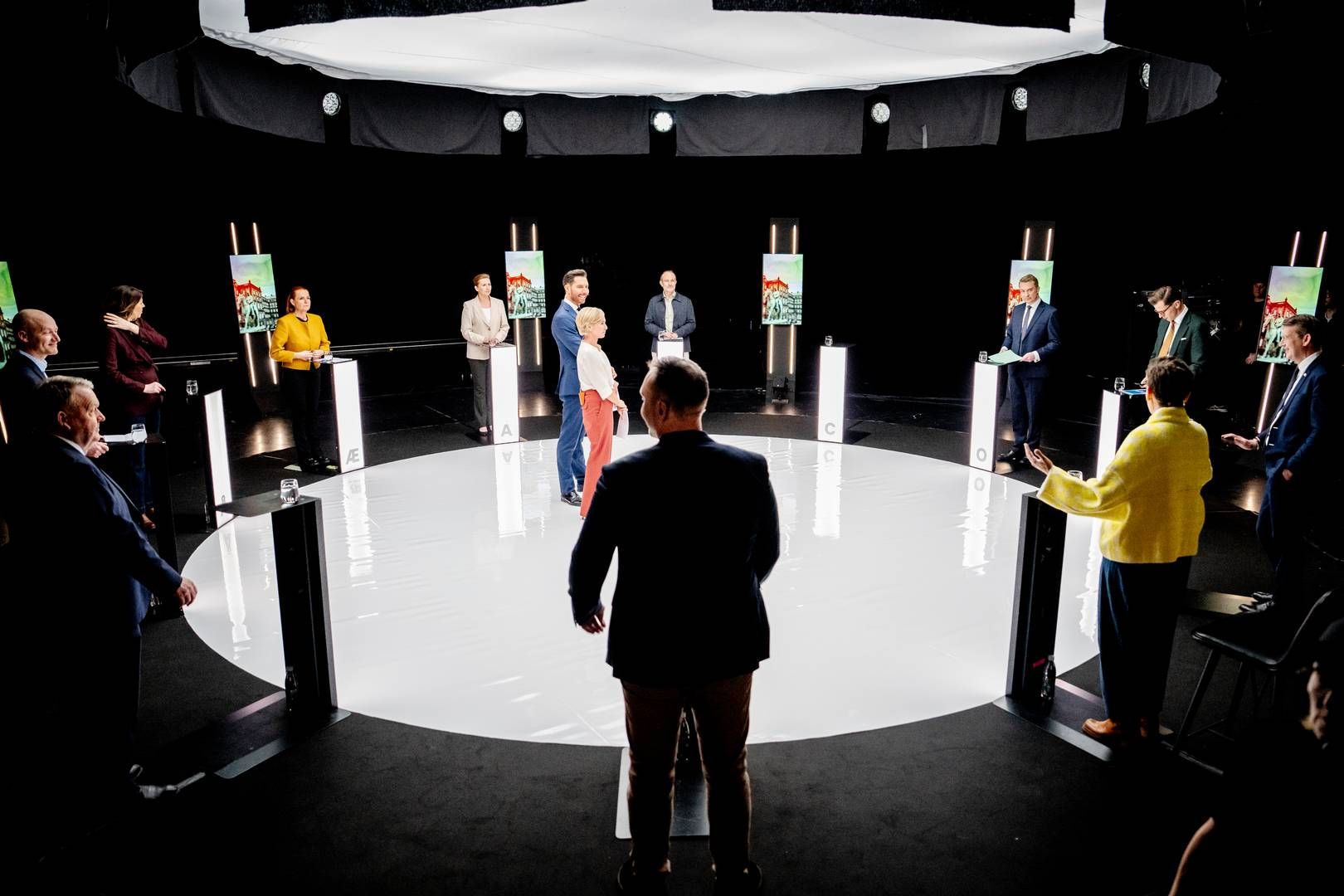 Statsminister Mette Frederiksen (S) udskrev torsdag valg til Folketinget, og i går aftes mødtes lederne af Folketingets partier til partilederdebat i DR Byen. | Foto: Mads Claus Rasmussen
