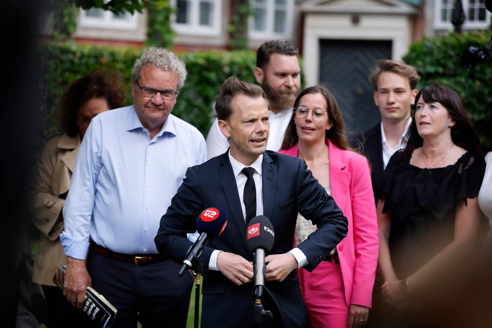 Peter Hummelgaard (i front) og Preben Bang Henriksen (tv.) er to af de kandidater til det kommende folketingsvalg, der er uddannede jurister. I alt er der 32 folketingskandidater med en juridisk uddannelse. | Foto: Jens Dresling