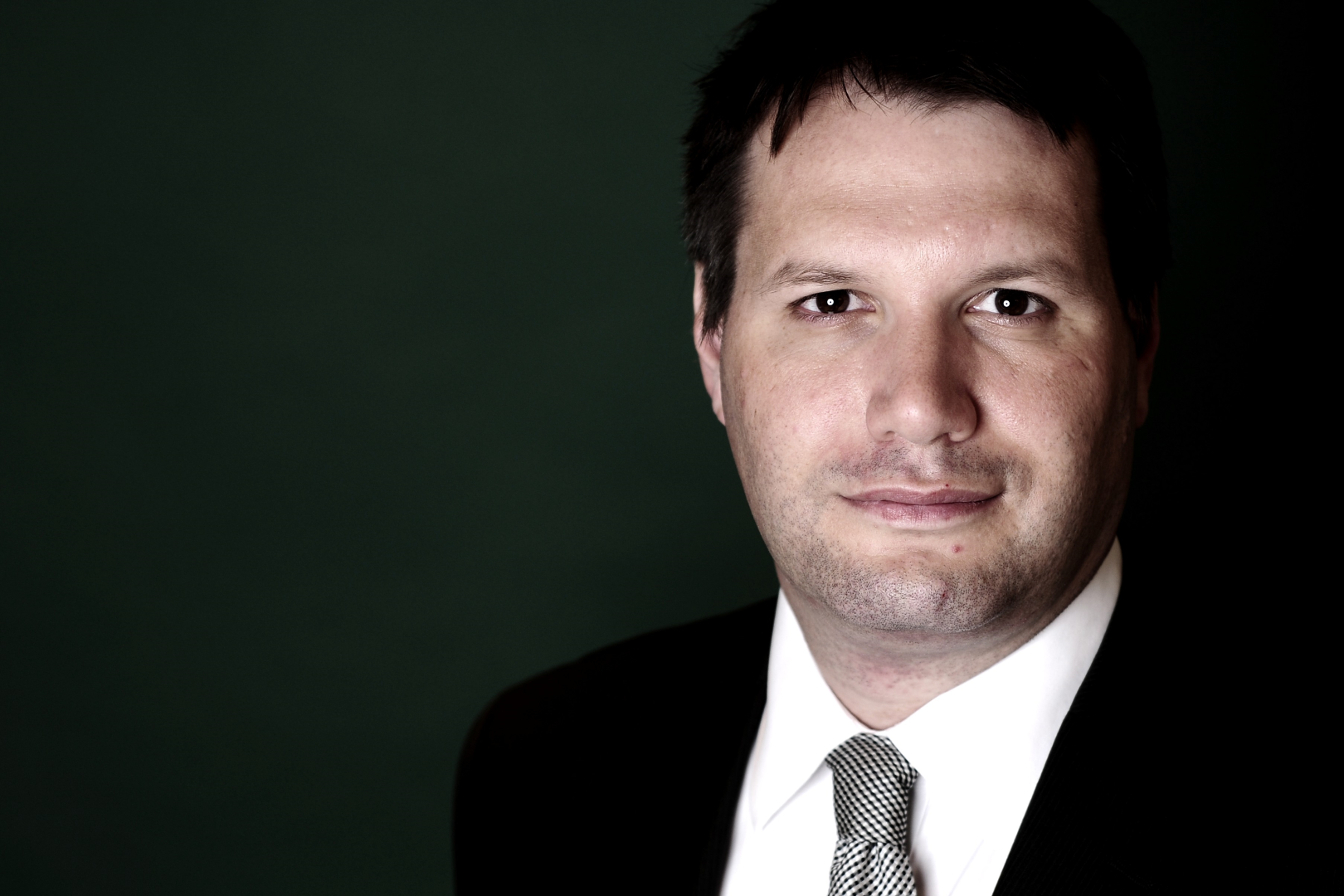 Der Höhenflug des Bitcoins hält Banken dazu an, sich mit dem Thema  Blockchain zu befassen, meint Oliver Hommel