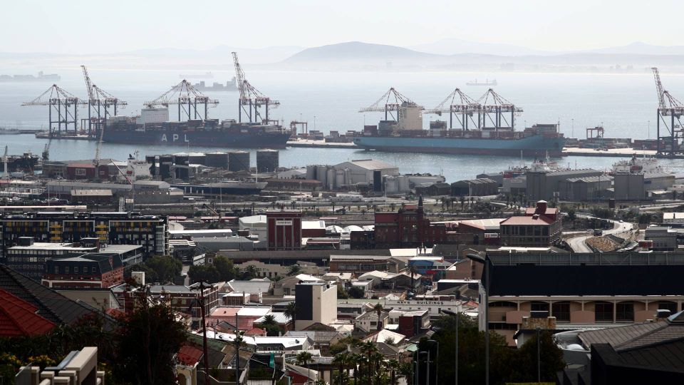 Sea-Intelligence’ın Afrika’nın 5% yıllık büyüme potansiyelini açıklayan projeksiyonları ile 2025’te Red Sea krizinin Afrika limanlarını nasıl zayıf halkaya dönüştürdüğüne dair kapsamlı lojistik analizi
