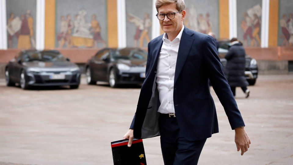 Demants formand genopstiller ikke - skal erstatte Lars Rasmussen i ...